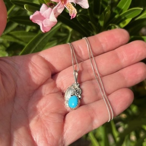 925 Sterling Silver Etched Leaf Blue Stone Pendant NECKLACE - Picture 5 of 8